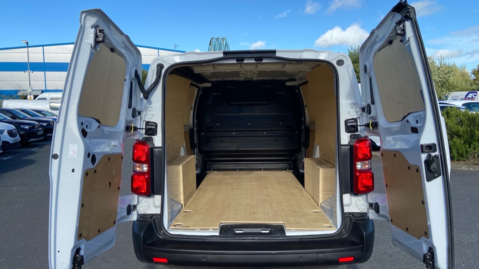 Peugeot Expert L2 Diesel 1.5 BlueHDi 120 Professional Van - Image 5