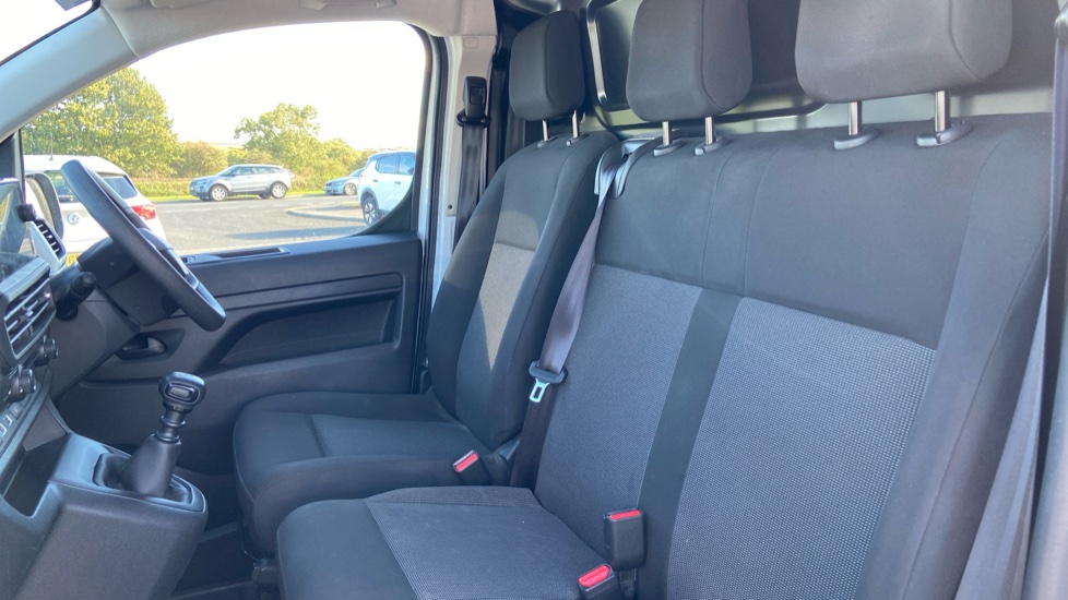 Peugeot Expert L2 Diesel 1.5 BlueHDi 120 Professional Van - Image 2