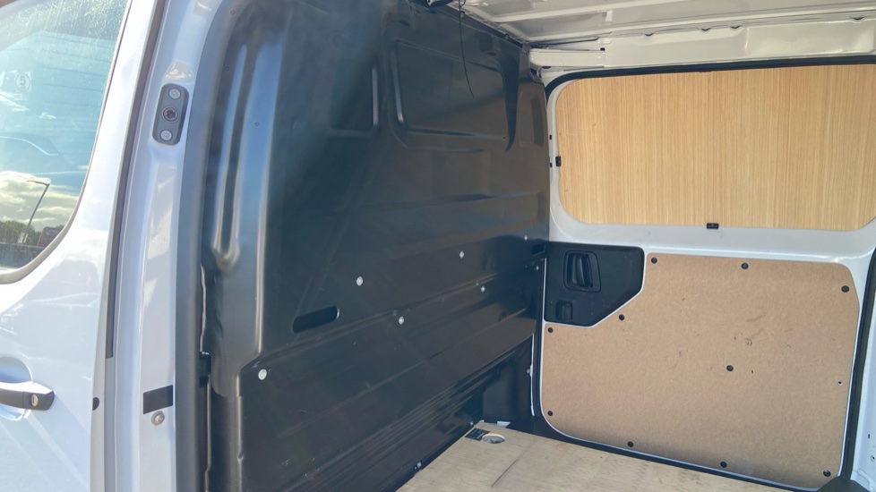 Peugeot Expert L2 Diesel 1.5 BlueHDi 120 Professional Van - Image 18