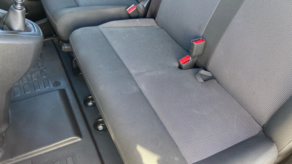 Peugeot Expert L2 Diesel 1.5 BlueHDi 120 Professional Van - Image 25