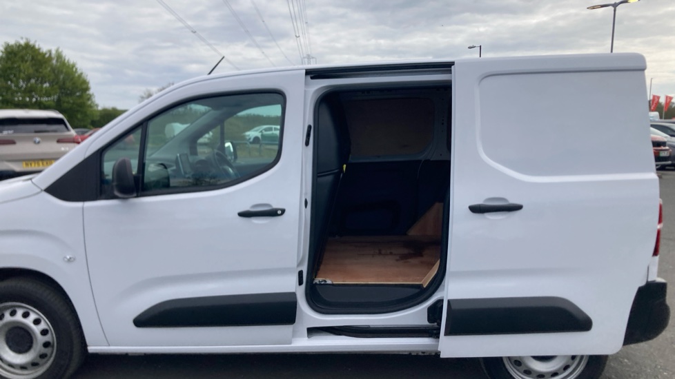 Citroen Berlingo M Petrol 1.2 PureTech 1000Kg Enterprise Ed 110ps 6 Spd S/S - Image 7
