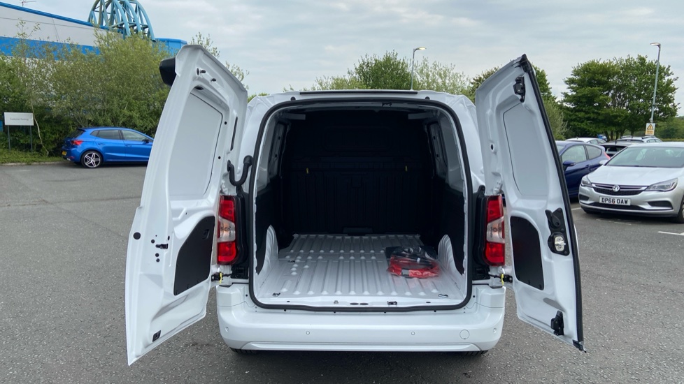 Vauxhall Combo Cargo Combo Xl Electric 100kW Pro 52kWh H1 Van Auto - Image 5