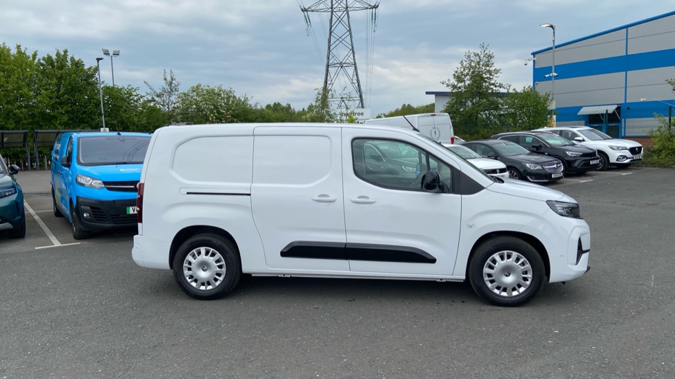 Vauxhall Combo Cargo Combo Xl Electric 100kW Pro 52kWh H1 Van Auto - Image 11