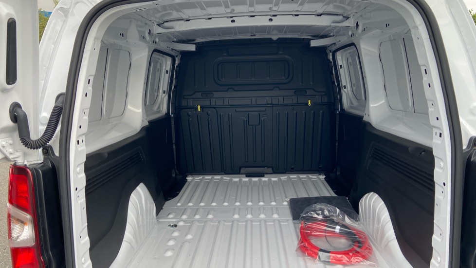 Vauxhall Combo Cargo Combo Xl Electric 100kW Pro 52kWh H1 Van Auto - Image 14