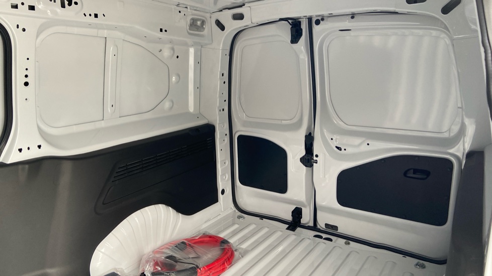 Vauxhall Combo Cargo Combo Xl Electric 100kW Pro 52kWh H1 Van Auto - Image 15