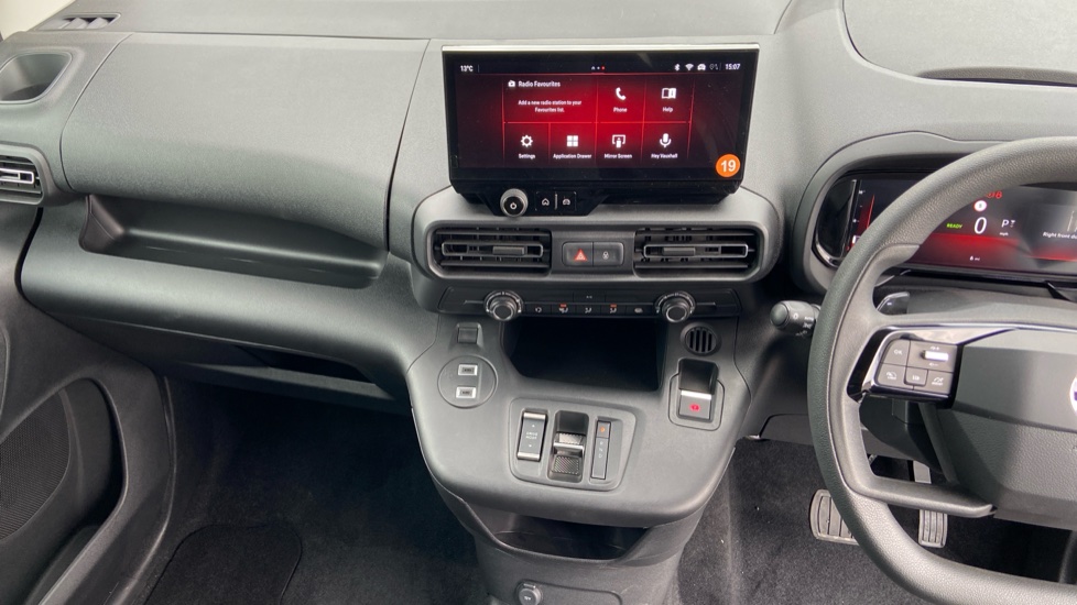 Vauxhall Combo Cargo Combo Xl Electric 100kW Pro 52kWh H1 Van Auto - Image 16