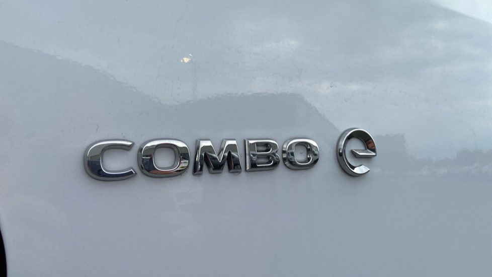 Vauxhall Combo Cargo Combo Xl Electric 100kW Pro 52kWh H1 Van Auto - Image 23
