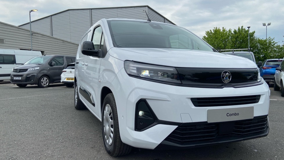 Vauxhall Combo Cargo Combo Xl Electric 100kW Pro 52kWh H1 Van Auto - Image 24