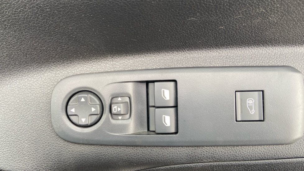 Vauxhall Combo Cargo Combo Xl Electric 100kW Pro 52kWh H1 Van Auto - Image 43