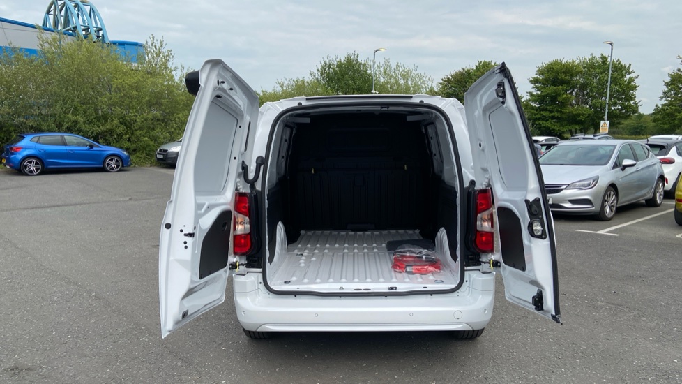 Vauxhall Combo Cargo Combo Xl Electric 100kW Pro 52kWh H1 Van Auto - Image 5