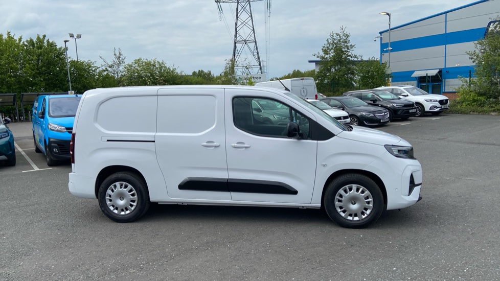 Vauxhall Combo Cargo Combo Xl Electric 100kW Pro 52kWh H1 Van Auto - Image 11