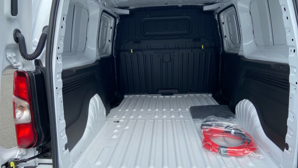Vauxhall Combo Cargo Combo Xl Electric 100kW Pro 52kWh H1 Van Auto - Image 14