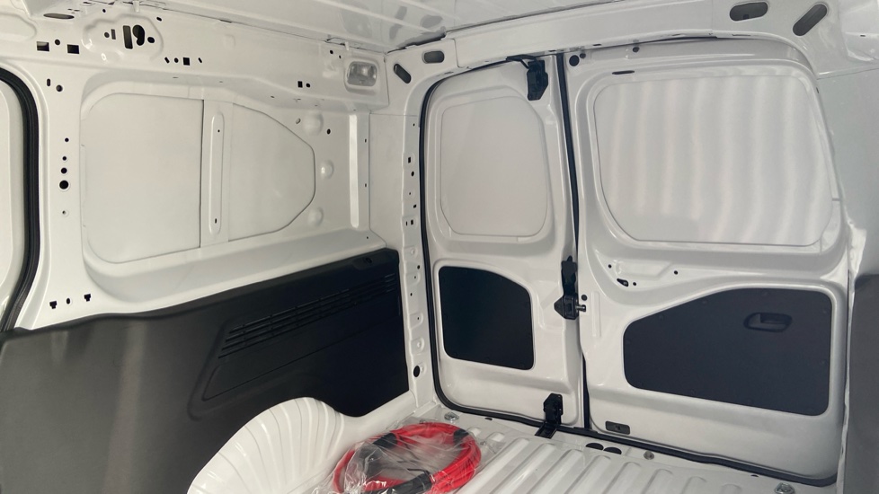 Vauxhall Combo Cargo Combo Xl Electric 100kW Pro 52kWh H1 Van Auto - Image 15