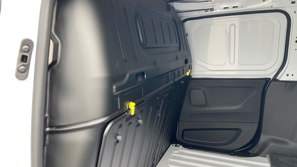 Vauxhall Combo Cargo Combo Xl Electric 100kW Pro 52kWh H1 Van Auto - Image 19