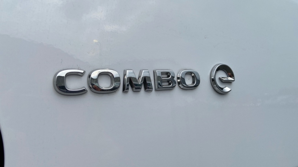 Vauxhall Combo Cargo Combo Xl Electric 100kW Pro 52kWh H1 Van Auto - Image 23