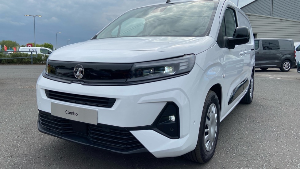 Vauxhall Combo Cargo Combo Xl Electric 100kW Pro 52kWh H1 Van Auto - Image 25