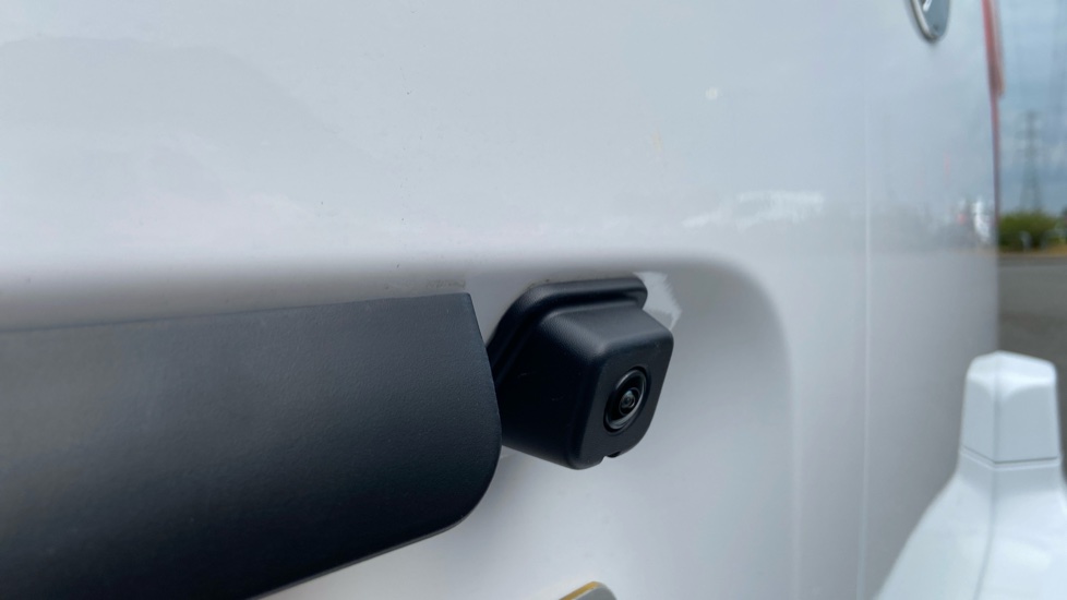 Vauxhall Combo Cargo Combo Xl Electric 100kW Pro 52kWh H1 Van Auto - Image 29