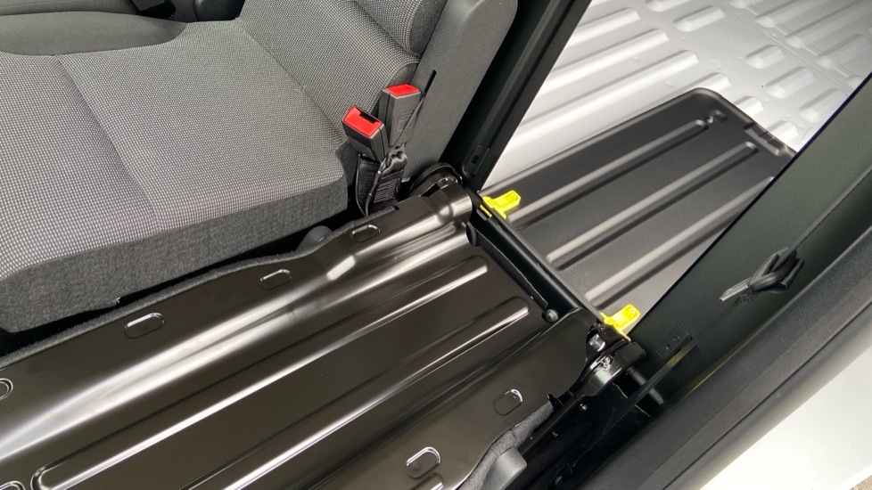 Vauxhall Combo Cargo Combo Xl Electric 100kW Pro 52kWh H1 Van Auto - Image 36