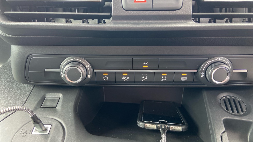 Vauxhall Combo Cargo Combo Xl Electric 100kW Pro 52kWh H1 Van Auto - Image 56