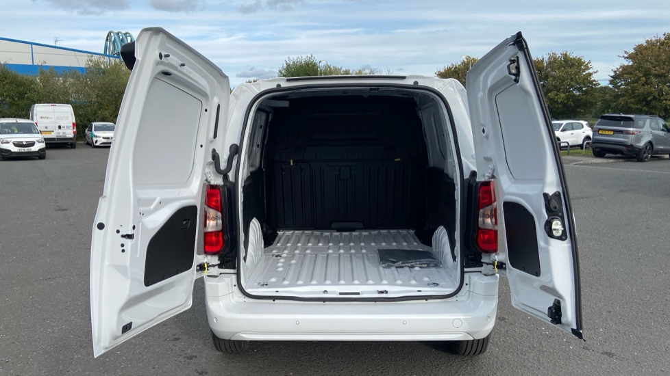 Vauxhall Combo Cargo Combo Diesel 1.5 Turbo D 100ps Pro H1 Van - Image 3