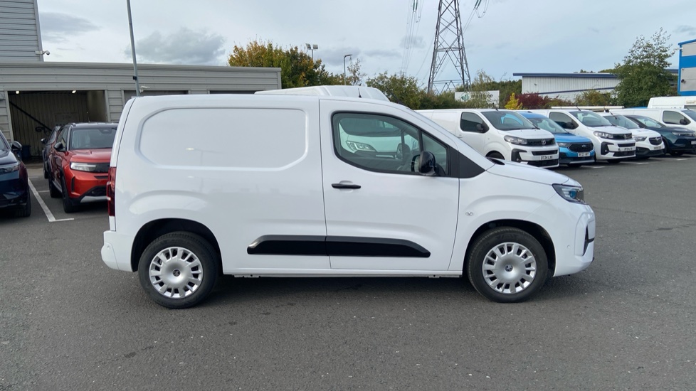 Vauxhall Combo Cargo Combo Diesel 1.5 Turbo D 100ps Pro H1 Van - Image 9