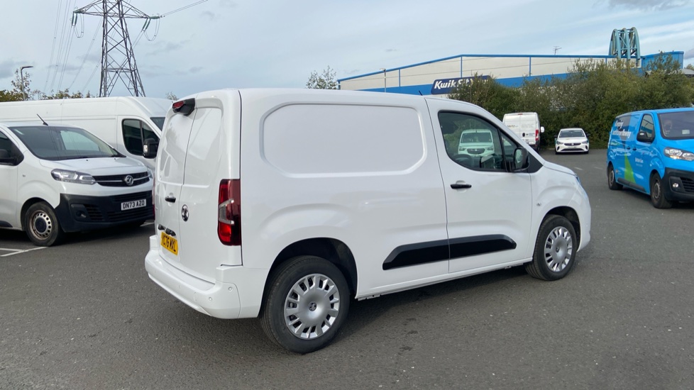 Vauxhall Combo Cargo Combo Diesel 1.5 Turbo D 100ps Pro H1 Van - Image 10