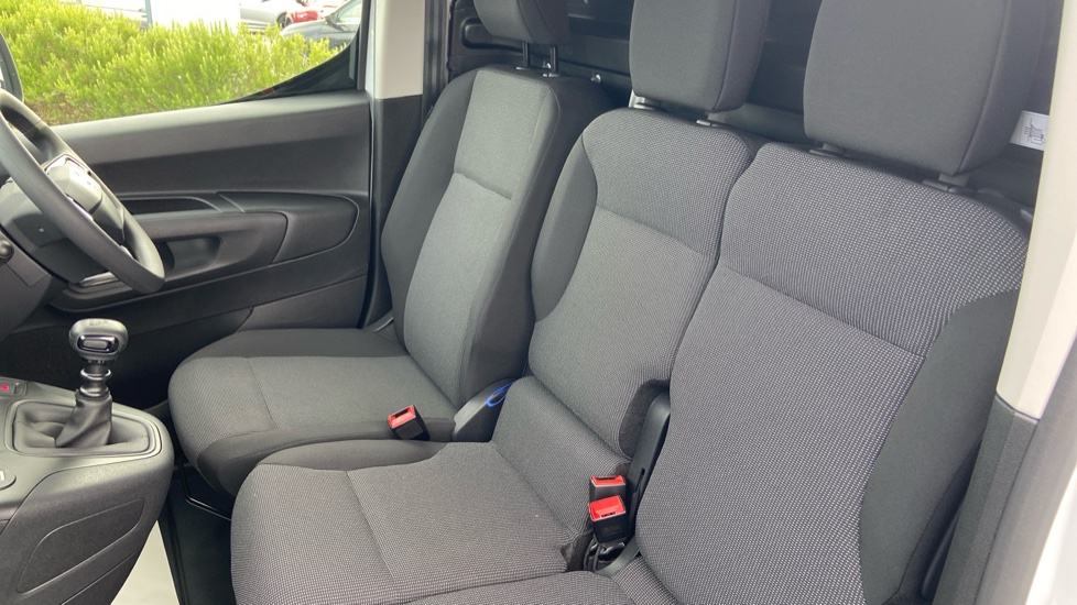 Vauxhall Combo Cargo Combo Diesel 1.5 Turbo D 100ps Pro H1 Van - Image 13