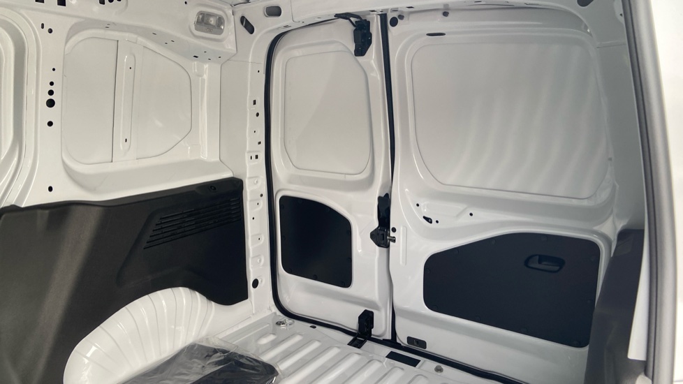 Vauxhall Combo Cargo Combo Diesel 1.5 Turbo D 100ps Pro H1 Van - Image 14