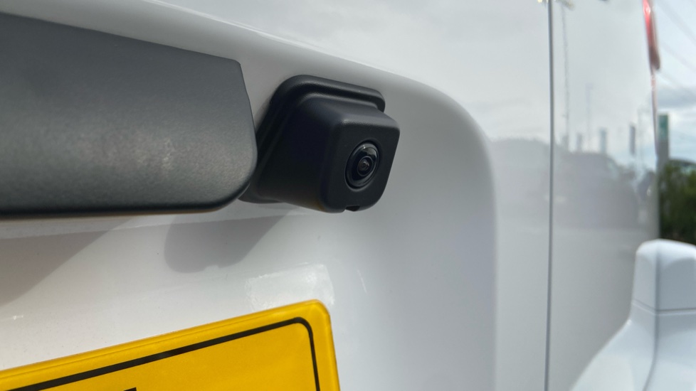 Vauxhall Combo Cargo Combo Diesel 1.5 Turbo D 100ps Pro H1 Van - Image 28