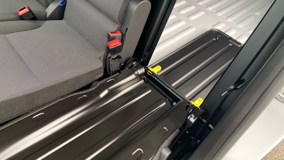 Vauxhall Combo Cargo Combo Diesel 1.5 Turbo D 100ps Pro H1 Van - Image 33