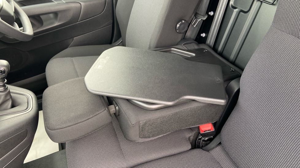 Vauxhall Combo Cargo Combo Diesel 1.5 Turbo D 100ps Pro H1 Van - Image 36