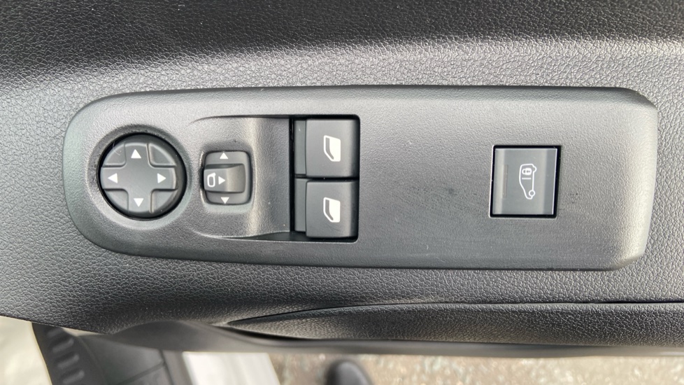Vauxhall Combo Cargo Combo Diesel 1.5 Turbo D 100ps Pro H1 Van - Image 43