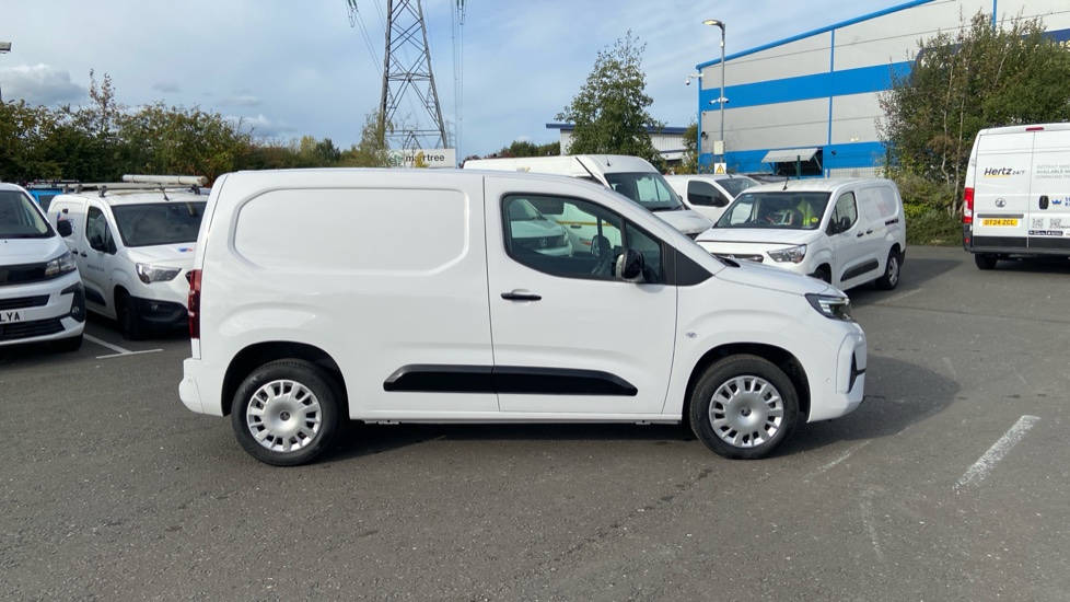 Vauxhall Combo Cargo Combo Diesel 1.5 Turbo D 100ps Pro H1 Van - Image 9