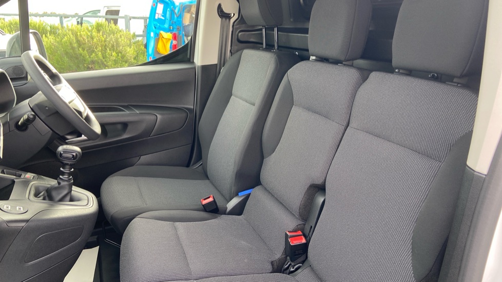 Vauxhall Combo Cargo Combo Diesel 1.5 Turbo D 100ps Pro H1 Van - Image 13