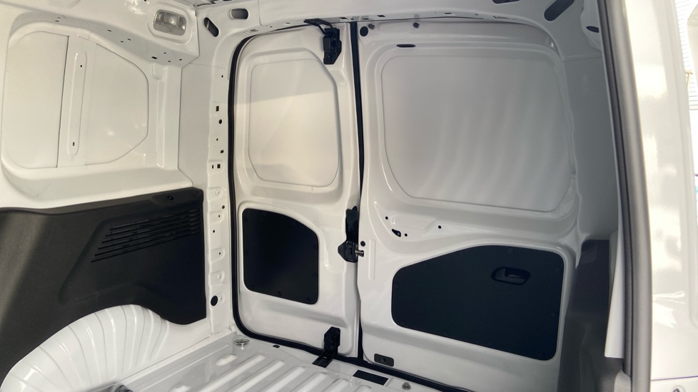 Vauxhall Combo Cargo Combo Diesel 1.5 Turbo D 100ps Pro H1 Van - Image 14