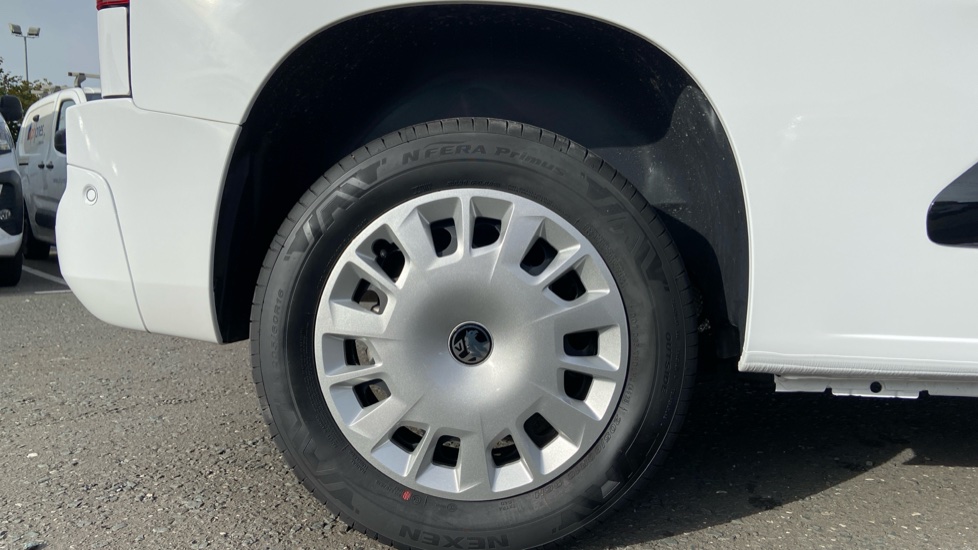 Vauxhall Combo Cargo Combo Diesel 1.5 Turbo D 100ps Pro H1 Van - Image 17