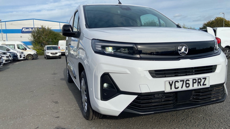 Vauxhall Combo Cargo Combo Diesel 1.5 Turbo D 100ps Pro H1 Van - Image 23