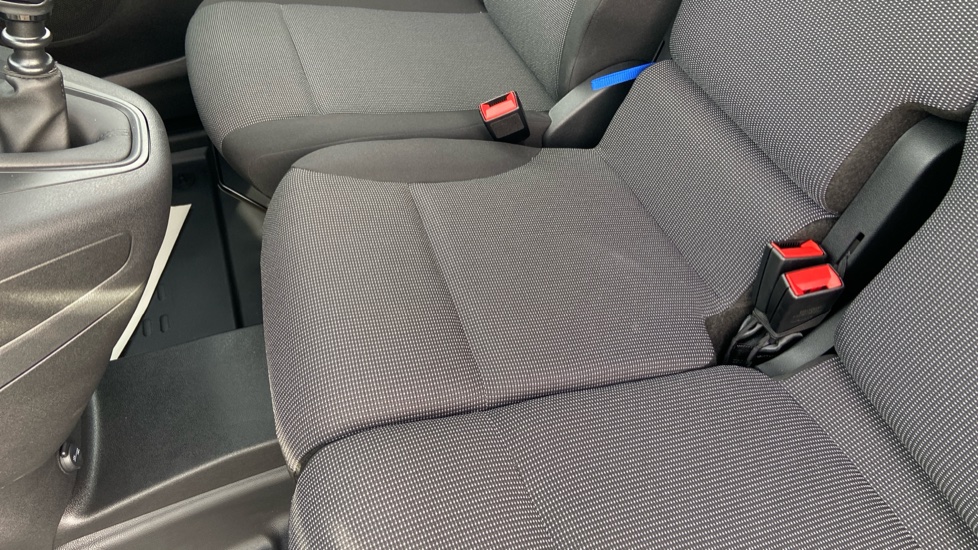 Vauxhall Combo Cargo Combo Diesel 1.5 Turbo D 100ps Pro H1 Van - Image 33