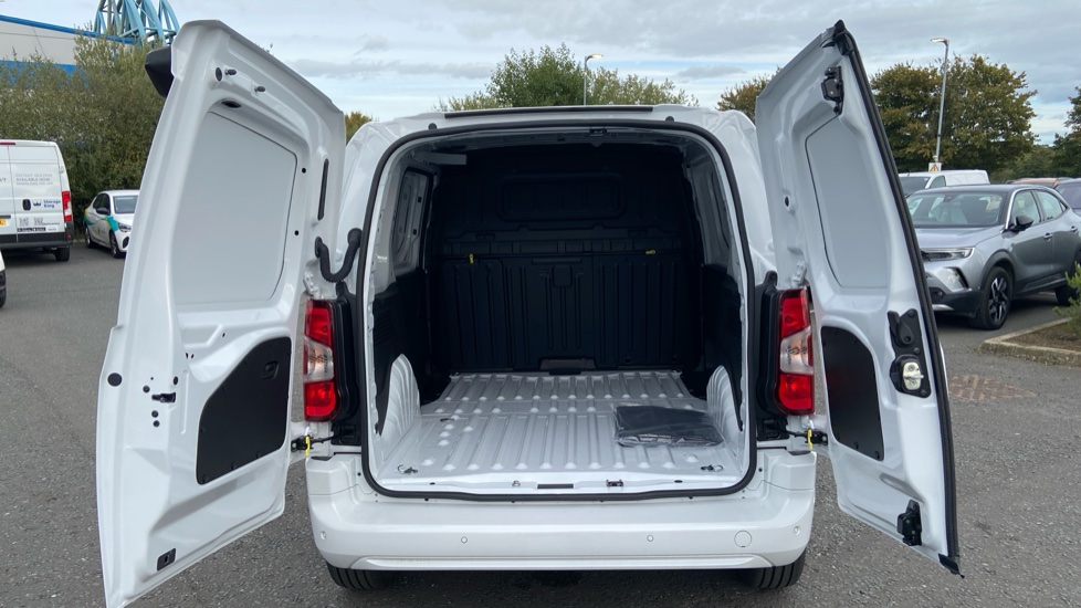Vauxhall Combo Cargo Combo Diesel 1.5 Turbo D 100ps Pro H1 Van - Image 3