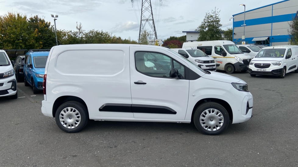 Vauxhall Combo Cargo Combo Diesel 1.5 Turbo D 100ps Pro H1 Van - Image 9