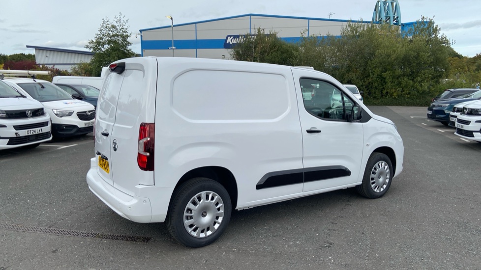 Vauxhall Combo Cargo Combo Diesel 1.5 Turbo D 100ps Pro H1 Van - Image 10