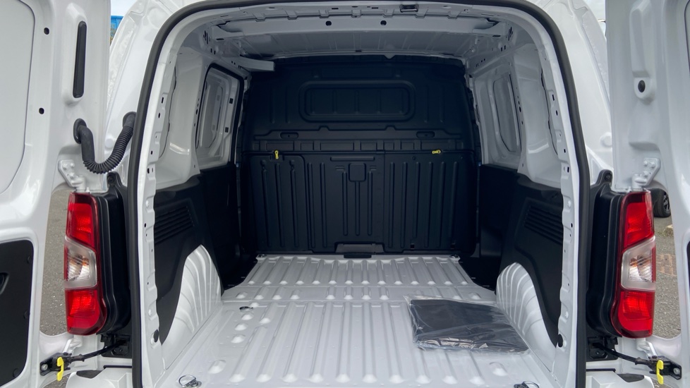 Vauxhall Combo Cargo Combo Diesel 1.5 Turbo D 100ps Pro H1 Van - Image 12