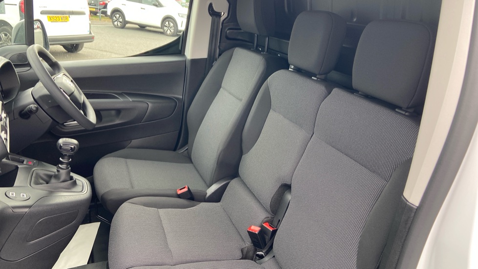 Vauxhall Combo Cargo Combo Diesel 1.5 Turbo D 100ps Pro H1 Van - Image 13