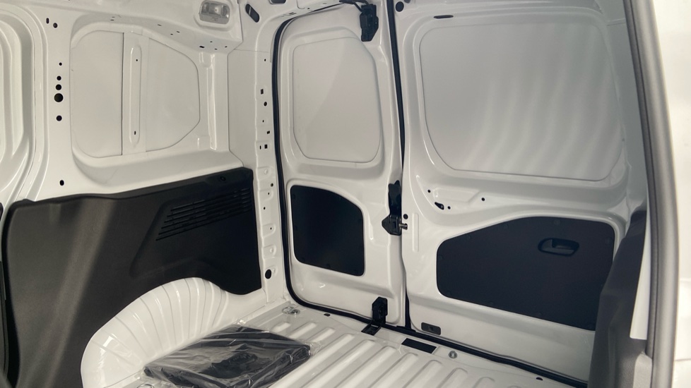 Vauxhall Combo Cargo Combo Diesel 1.5 Turbo D 100ps Pro H1 Van - Image 14