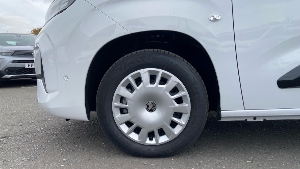 Vauxhall Combo Cargo Combo Diesel 1.5 Turbo D 100ps Pro H1 Van - Image 17
