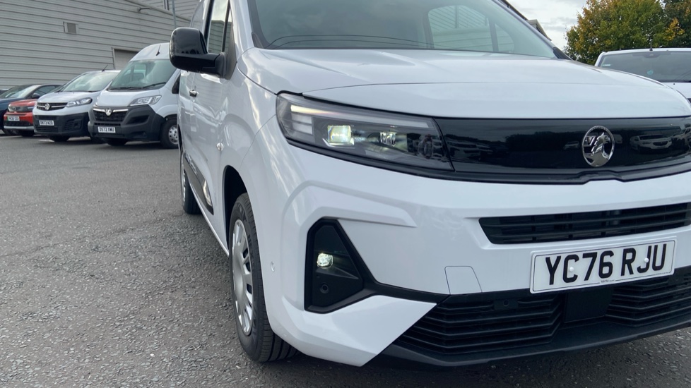 Vauxhall Combo Cargo Combo Diesel 1.5 Turbo D 100ps Pro H1 Van - Image 23