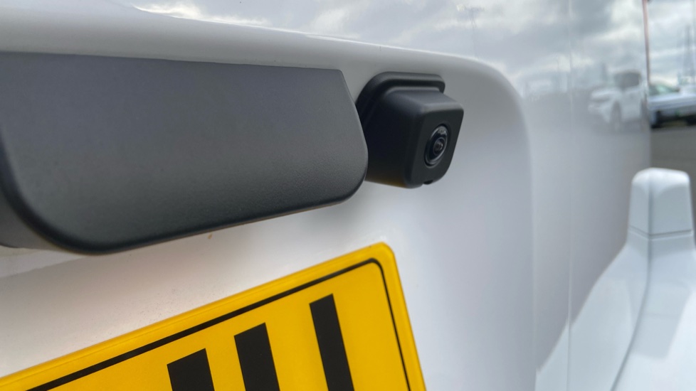 Vauxhall Combo Cargo Combo Diesel 1.5 Turbo D 100ps Pro H1 Van - Image 28