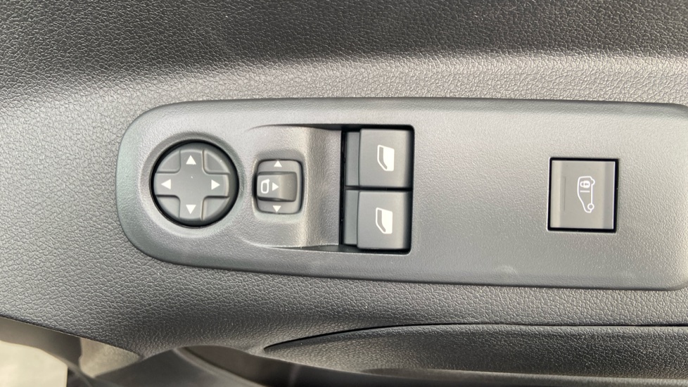 Vauxhall Combo Cargo Combo Diesel 1.5 Turbo D 100ps Pro H1 Van - Image 43
