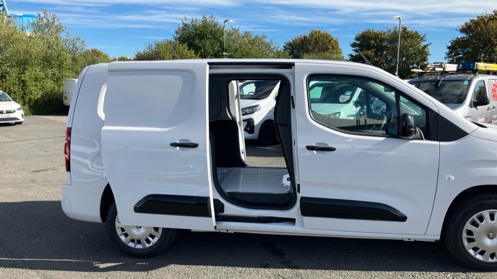 Vauxhall Combo Cargo Combo Xl Diesel 1.5 Turbo D 100ps Pro H1 Van - Image 5