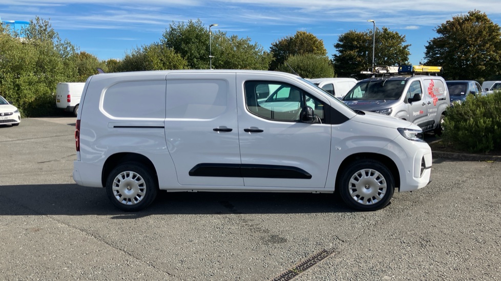Vauxhall Combo Cargo Combo Xl Diesel 1.5 Turbo D 100ps Pro H1 Van - Image 9
